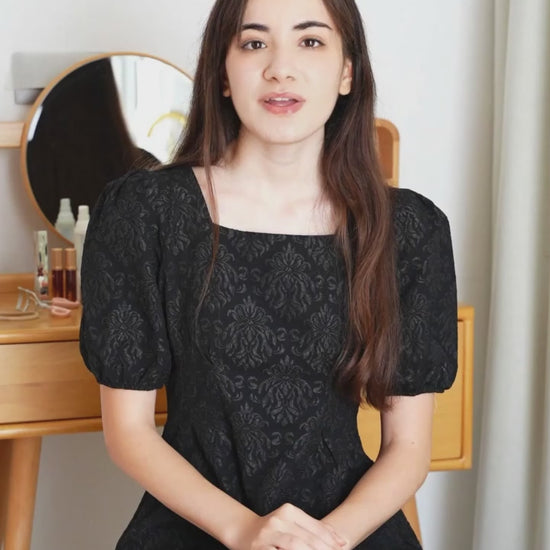 Close-up of Extreme Curve Maca Plus capsules – herbal female enhancement supplement from Platinum Store